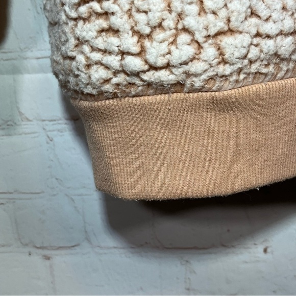 Express Sherpa Sweatshirt Womens Medium Tan Fluffy Fuzzy Oversized Quarter Zip - Picture 10 of 13